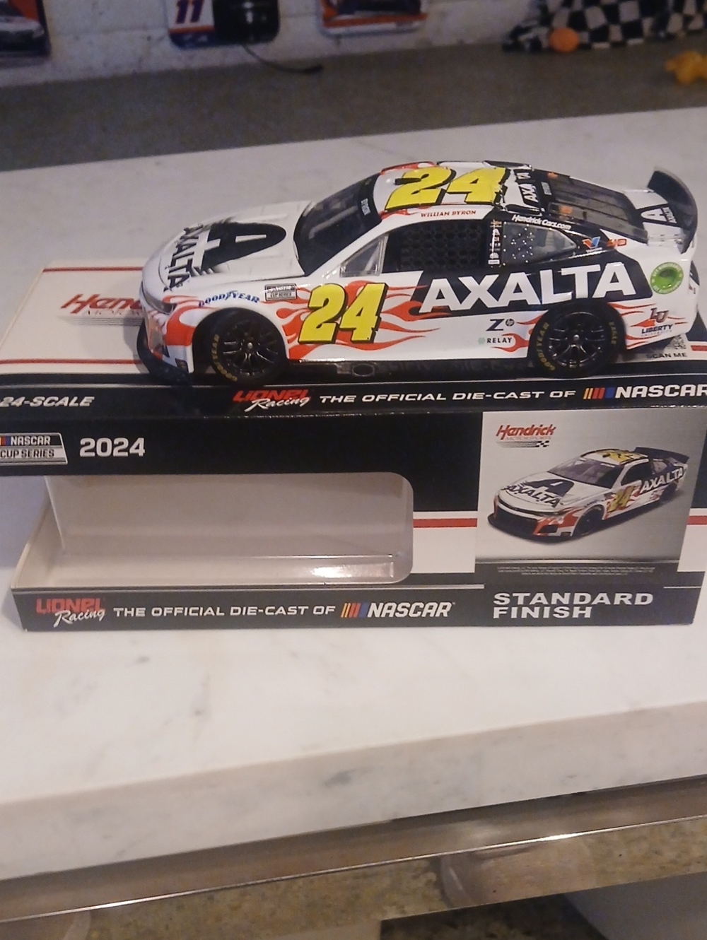 Lionel #24 White & Black NASCAR Die-Cast Car - 1:24 Scale